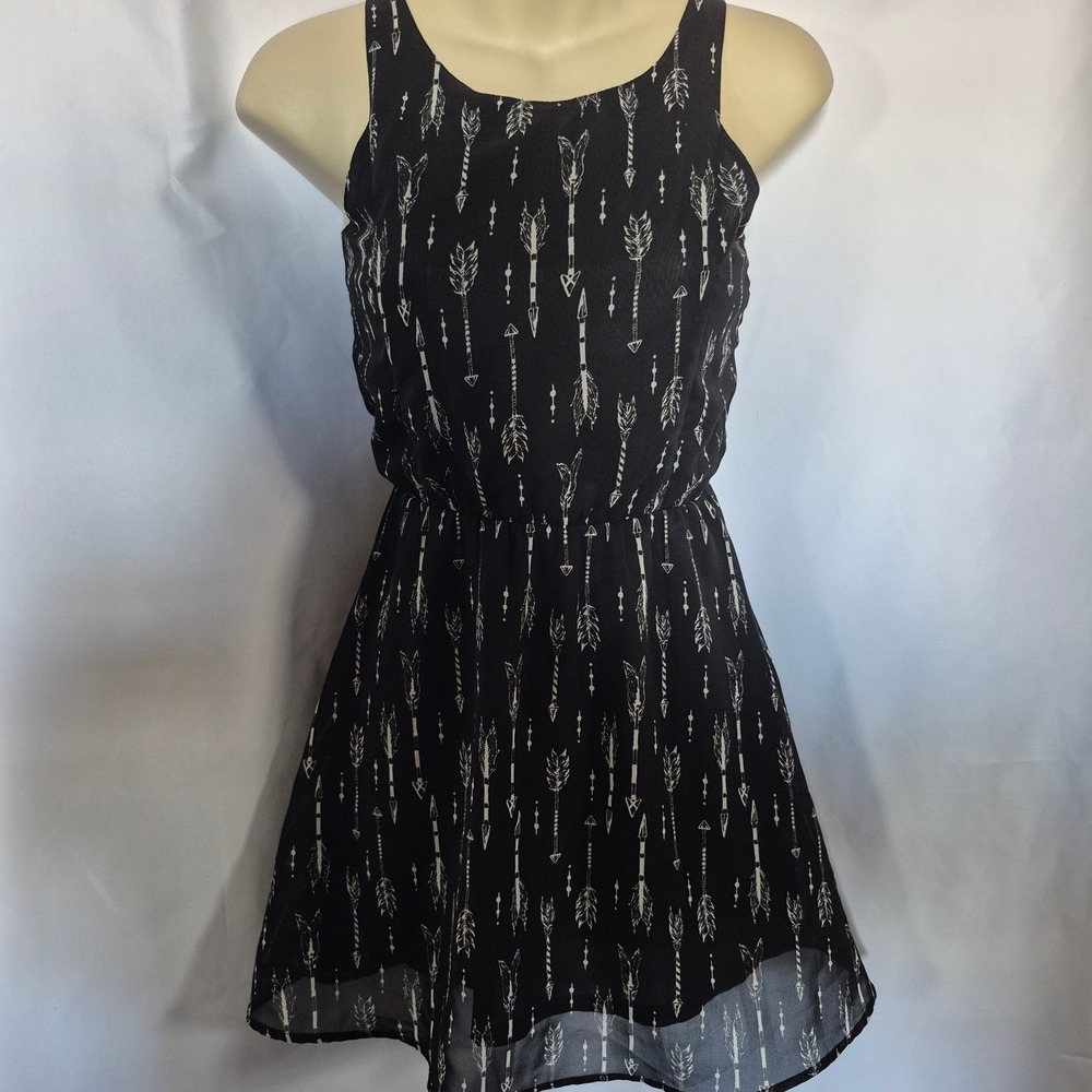 H&M Divided Arrow Print Mini Dress Womens Size 2 Black‎ Excellent Cutout Back